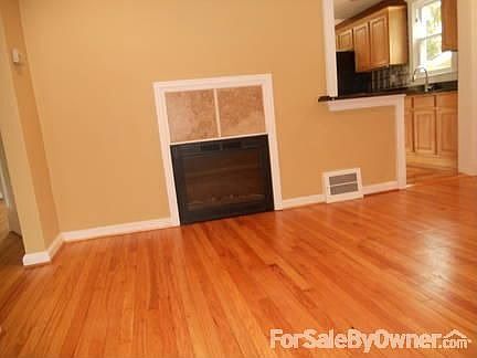 2nd image of 512 Eaton Dr