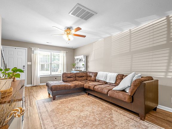 4th image of 955 Big Sky Dr #X