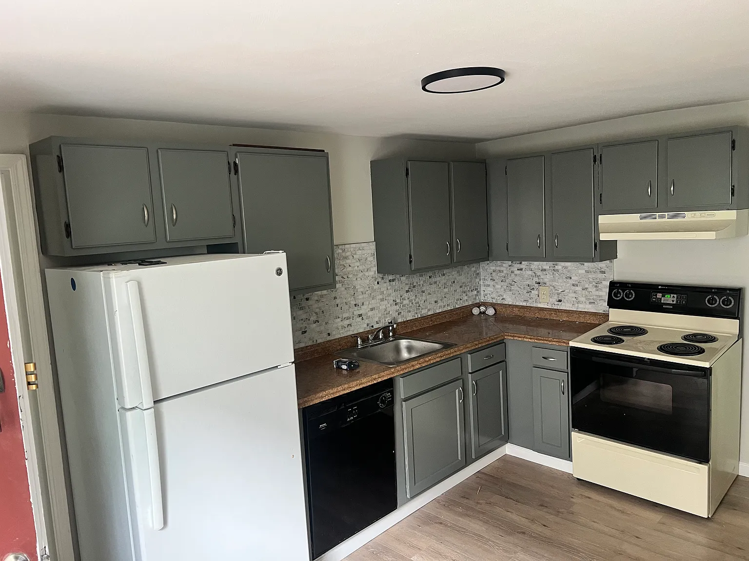 2 bed, 700 sqft, $1,400 — Photo 3