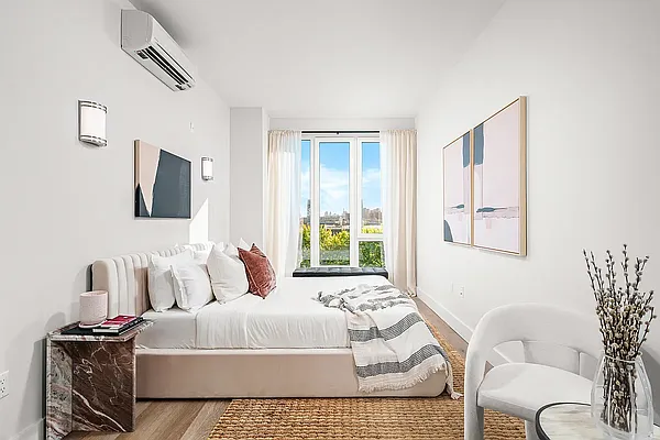 Bedroom, photo 1