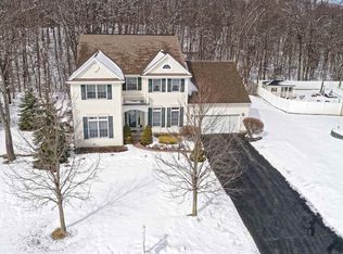 14 Wayfield Ln, Cohoes, NY 12047
