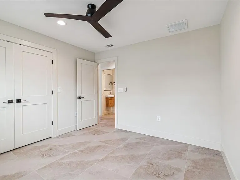 3921 Versailles Dr — Photo 23
