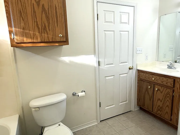 721 Berkshire Dr — Photo 6
