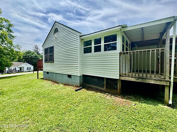 4th image of 1703 Charles Dr