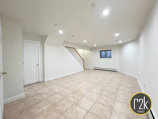 Rented by Realty 2000 Corp | media 7