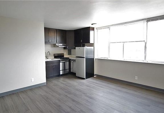 3rd image of 1671 N Prospect Ave #408