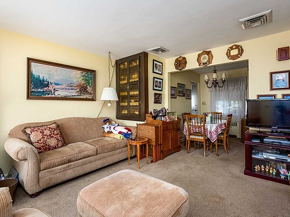 4th image of 35 Kensington Ct