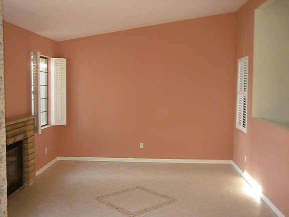Livingroom with fireplace