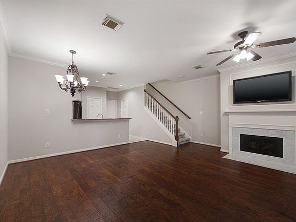 4th image of 807 W Heights Hollow Lane