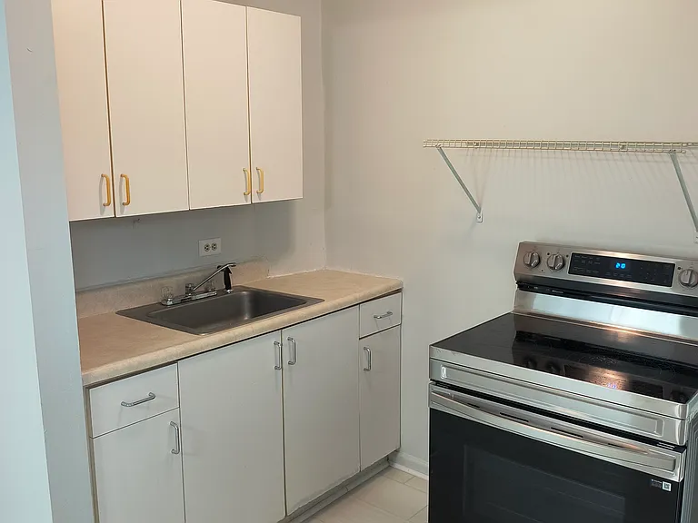 208 S 4th St #5 — Photo 2