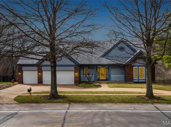 16038 Pierside Ln, Ballwin, MO 63021