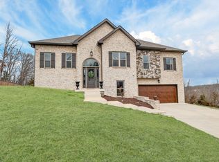 105 Brook Hollow Ct, Bon Aqua, TN 37025