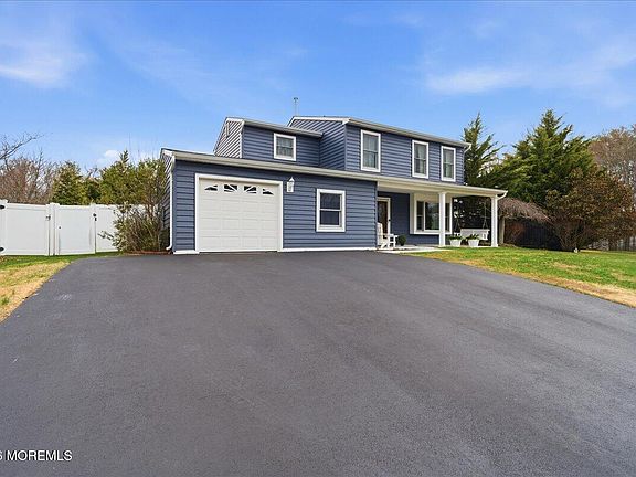 3rd image of 8 Moss Haven Way