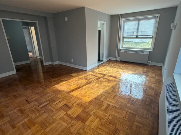 (undisclosed Address), Fresh Meadows, NY 11365