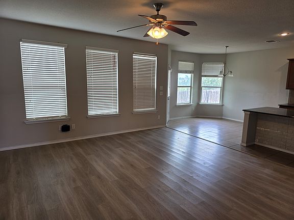 4th image of 1205 Hogg Ct