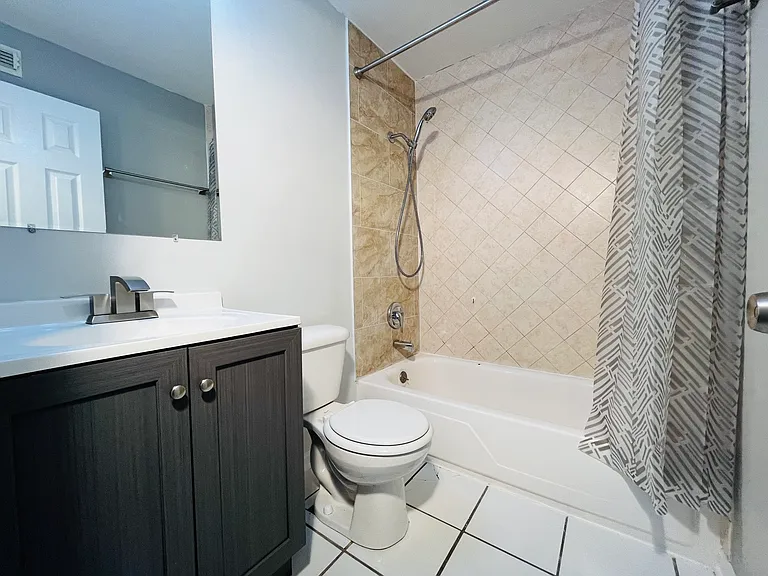 1511 N Windsor Dr #206 — Photo 7