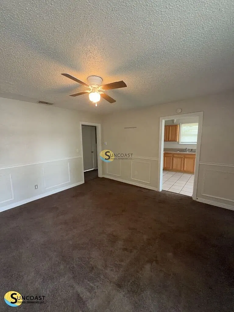 Coming Soon! 2BR/1BA Home for Rent on a Corner Lot! — Photo 3