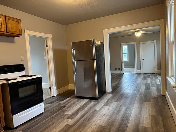 Kitchen with oven/stove and refrigerator included