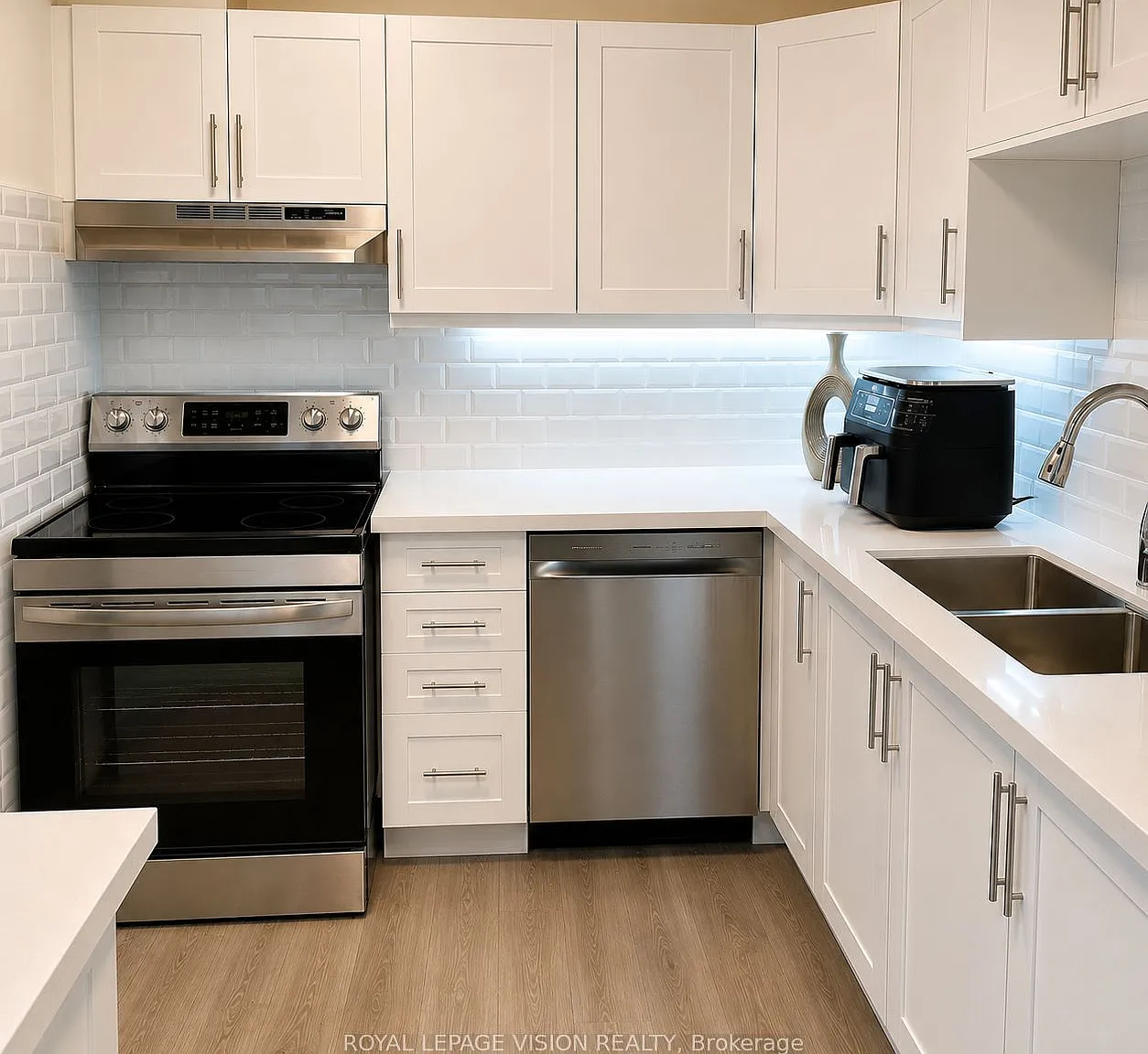 2 bed, $2,450 — Photo 3