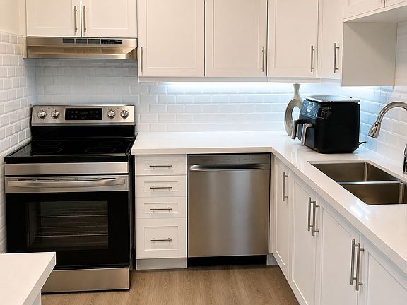 3rd image of 895 Kennedy Rd #205