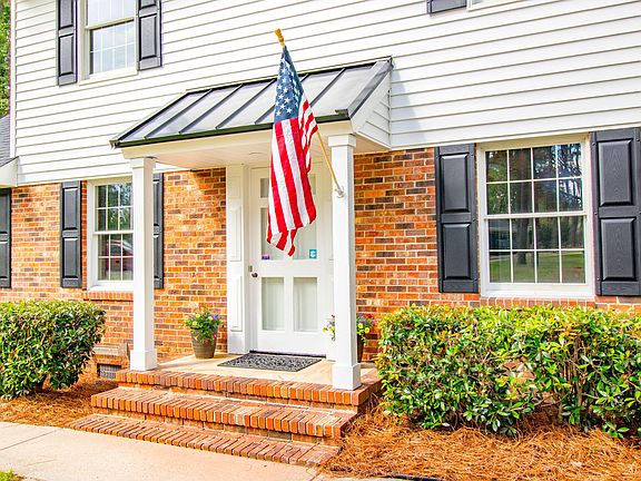 3rd image of 618 Brookwood Lane