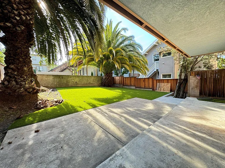 1555 Oxford Street — Photo 25