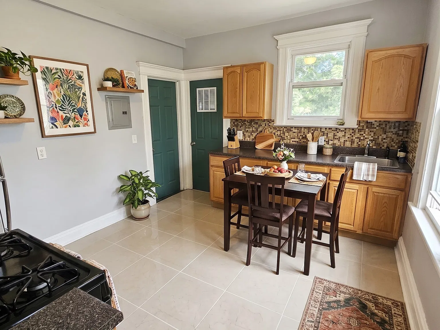 4 bed, $2,250 — Photo 1