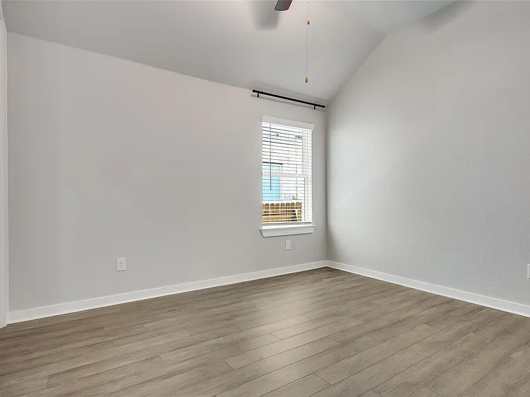 4318 Frankfurt Ln — Photo 33