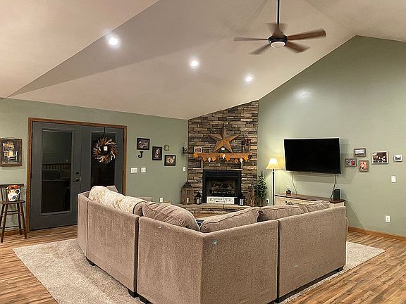 Stone, gas fireplace 