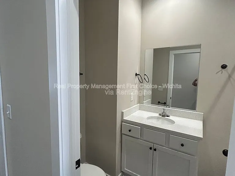 1736 E Decarsky Ct — Photo 18