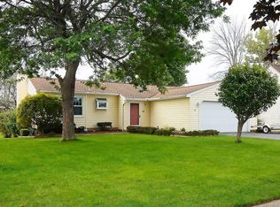 18 Petersbrook Cir, Lancaster, NY 14086