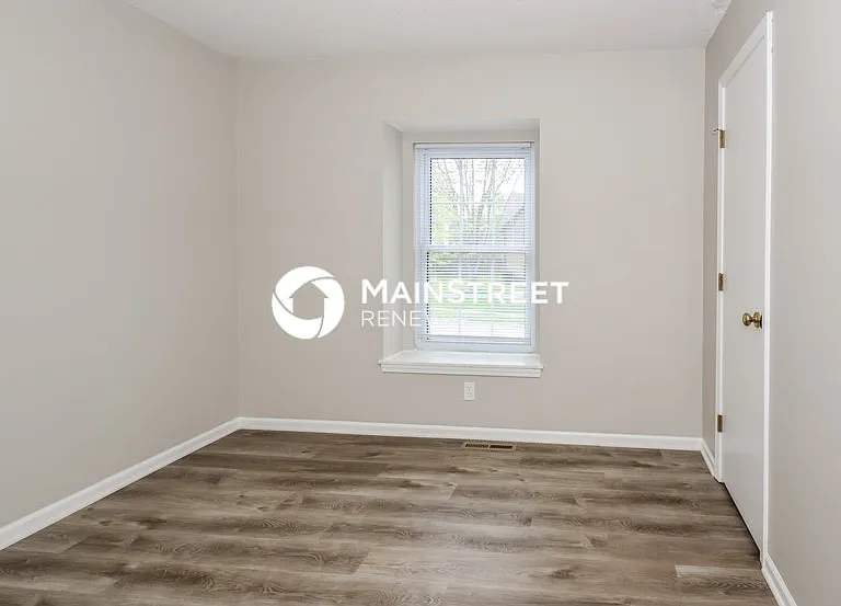 404 NE Station Dr — Photo 6