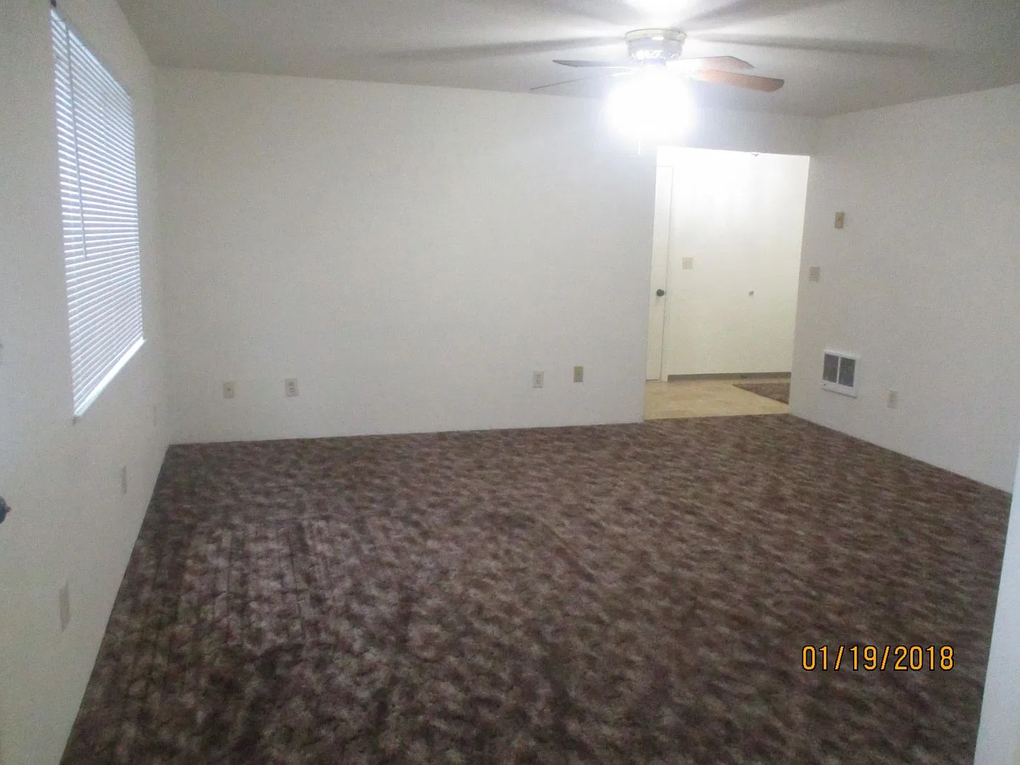 3 bedroom 2 bath house with garage & private yard - Green — Photo 4