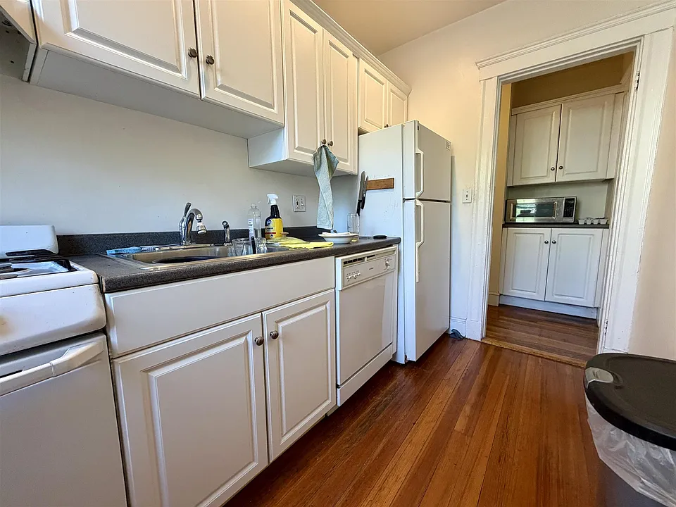 11 Ellery St #10