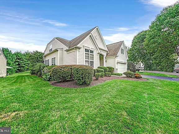 3rd image of 431 Larkspur Dr