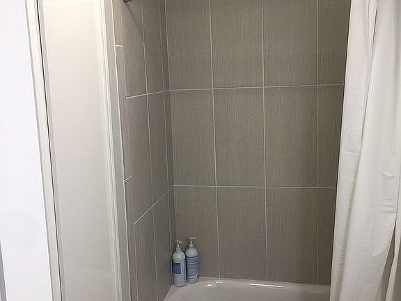 New tub and tile