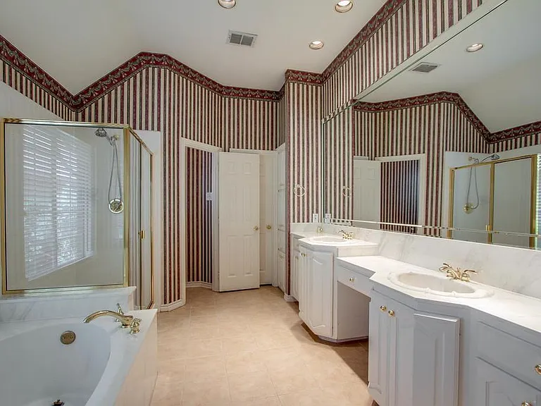 224 Heatherwood Dr — Photo 16