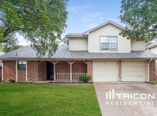 2125 W Nathan Lowe Rd, Arlington, TX 76017
