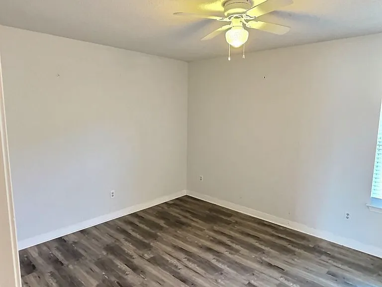 875 Laurelwood Dr — Photo 10