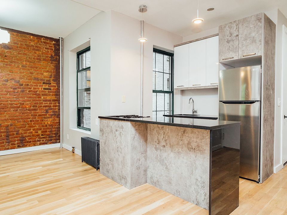 1st image of 206 Scholes St #100