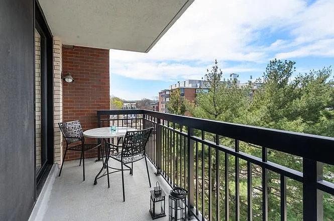 60 Longwood Ave #602 — Photo 4