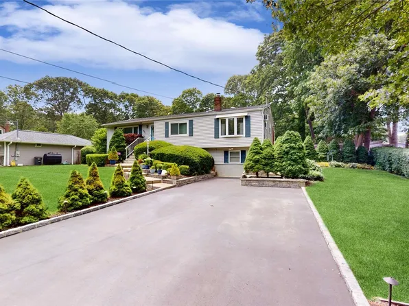 601 Sleepy Hollow Drive, Yaphank, NY 11980