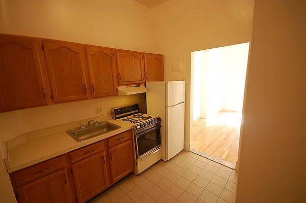 Rented by City Connections Realty | media 10