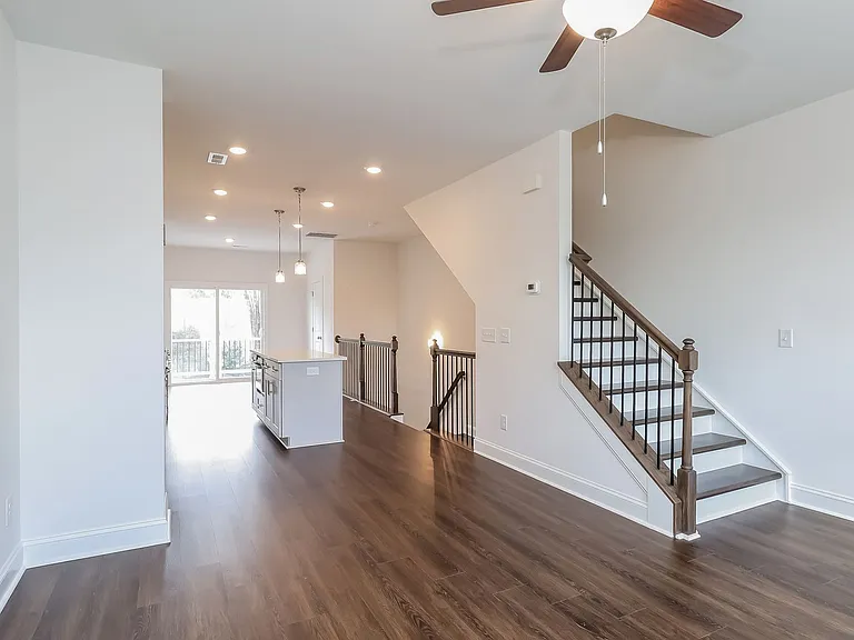 716 Drakeford Ct — Photo 6