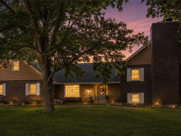 111 Elm St, Lathrop, MO 64465