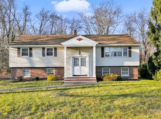 118 Whippany Rd, Whippany, NJ 07981