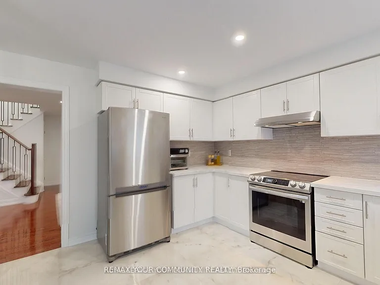 52 Four Seasons Cres — Photo 9