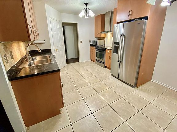 5th image of 5609 Alicante Dr