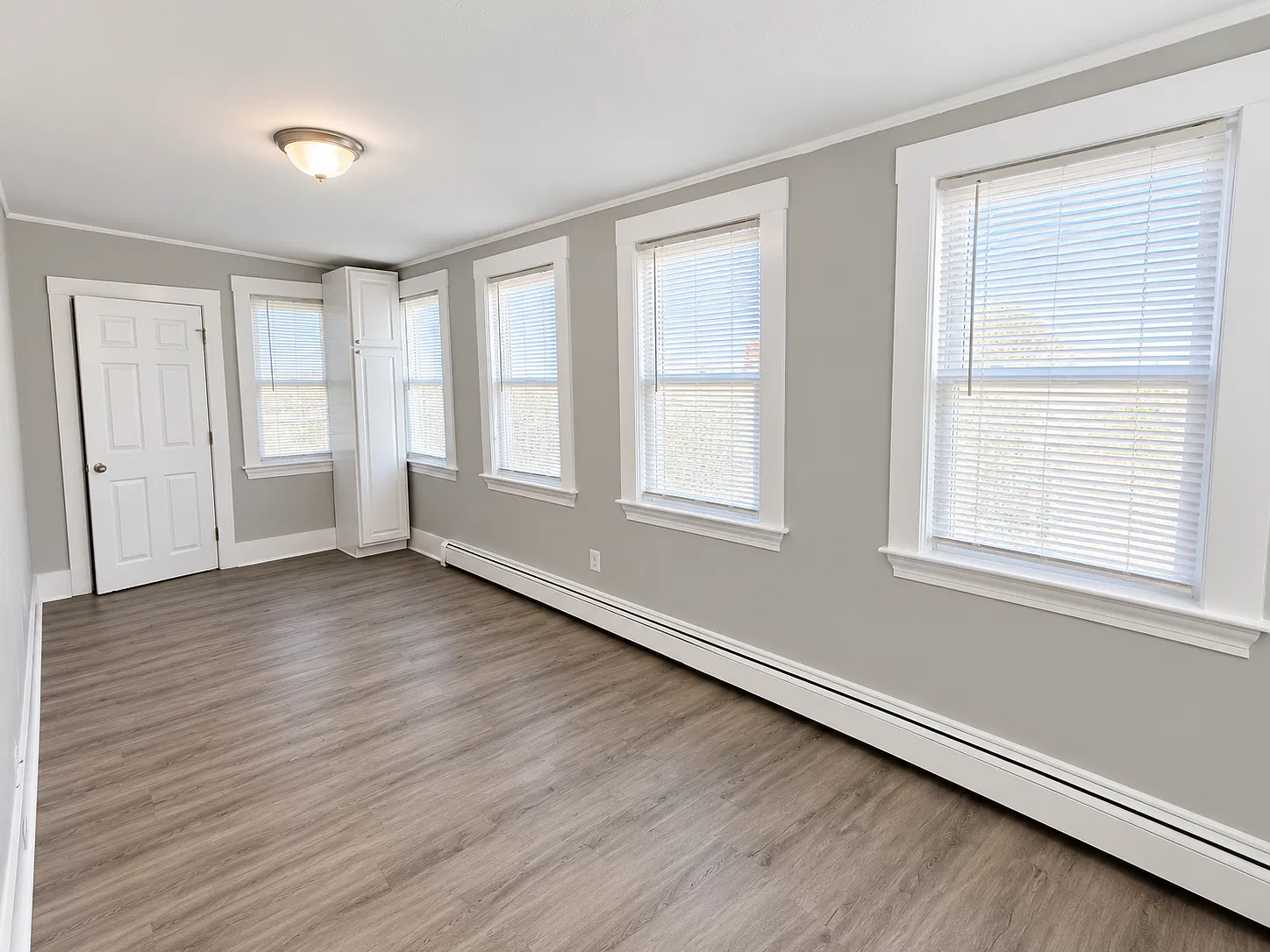 3 bed, 900 sqft, $2,500 — Photo 2
