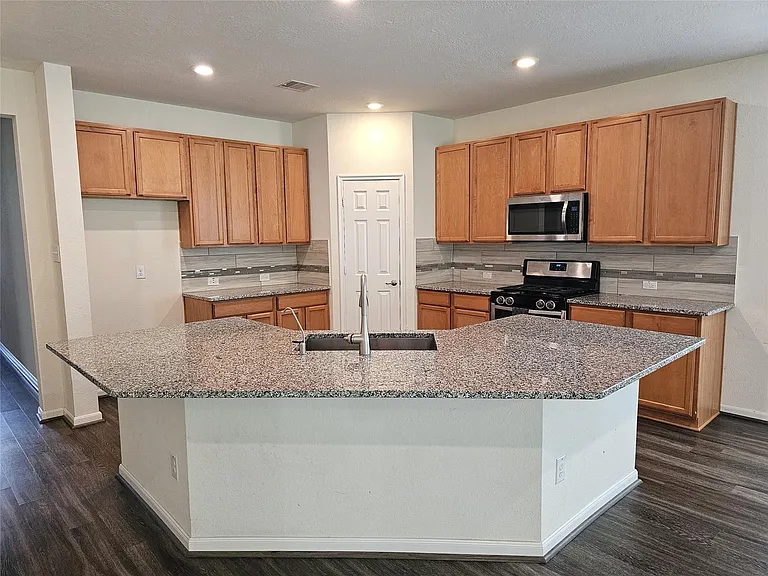 3318 Regal Park Ln — Photo 14